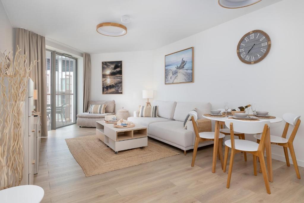 Apartament z sypialnią, widokiem na morze i tarasem